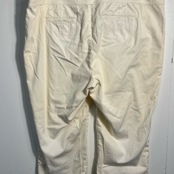 Chaps Women’s Cream Color Capris V13* 42825 - Picture 2 of 4